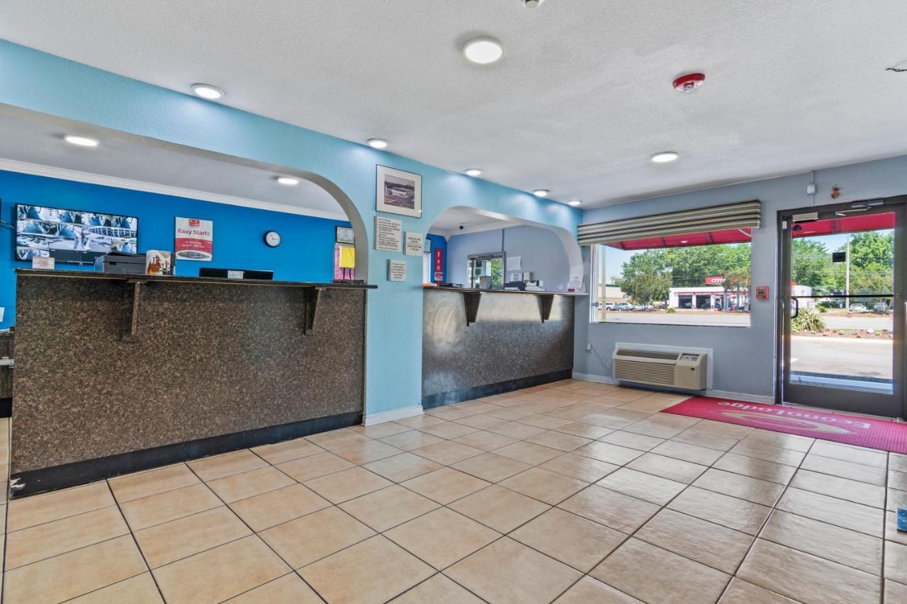 Econo Lodge Inn & Suites I-64 & Us 13 Вирджиния Бийч Екстериор снимка