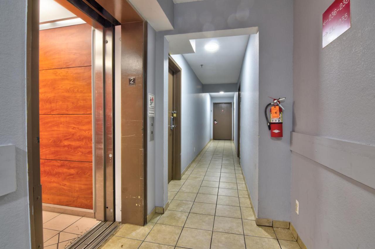 Econo Lodge Inn & Suites I-64 & Us 13 Вирджиния Бийч Екстериор снимка