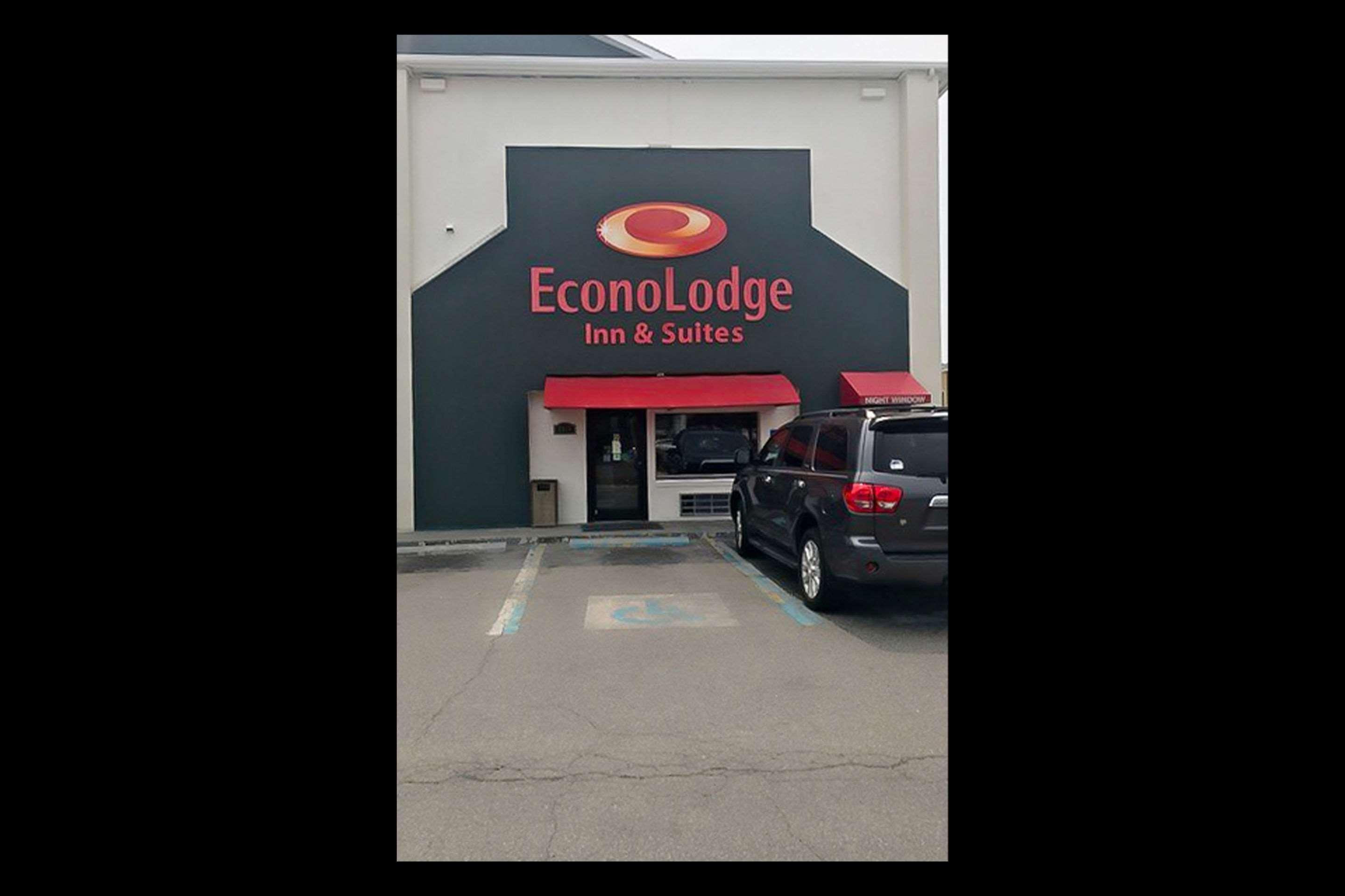 Econo Lodge Inn & Suites I-64 & Us 13 Вирджиния Бийч Екстериор снимка
