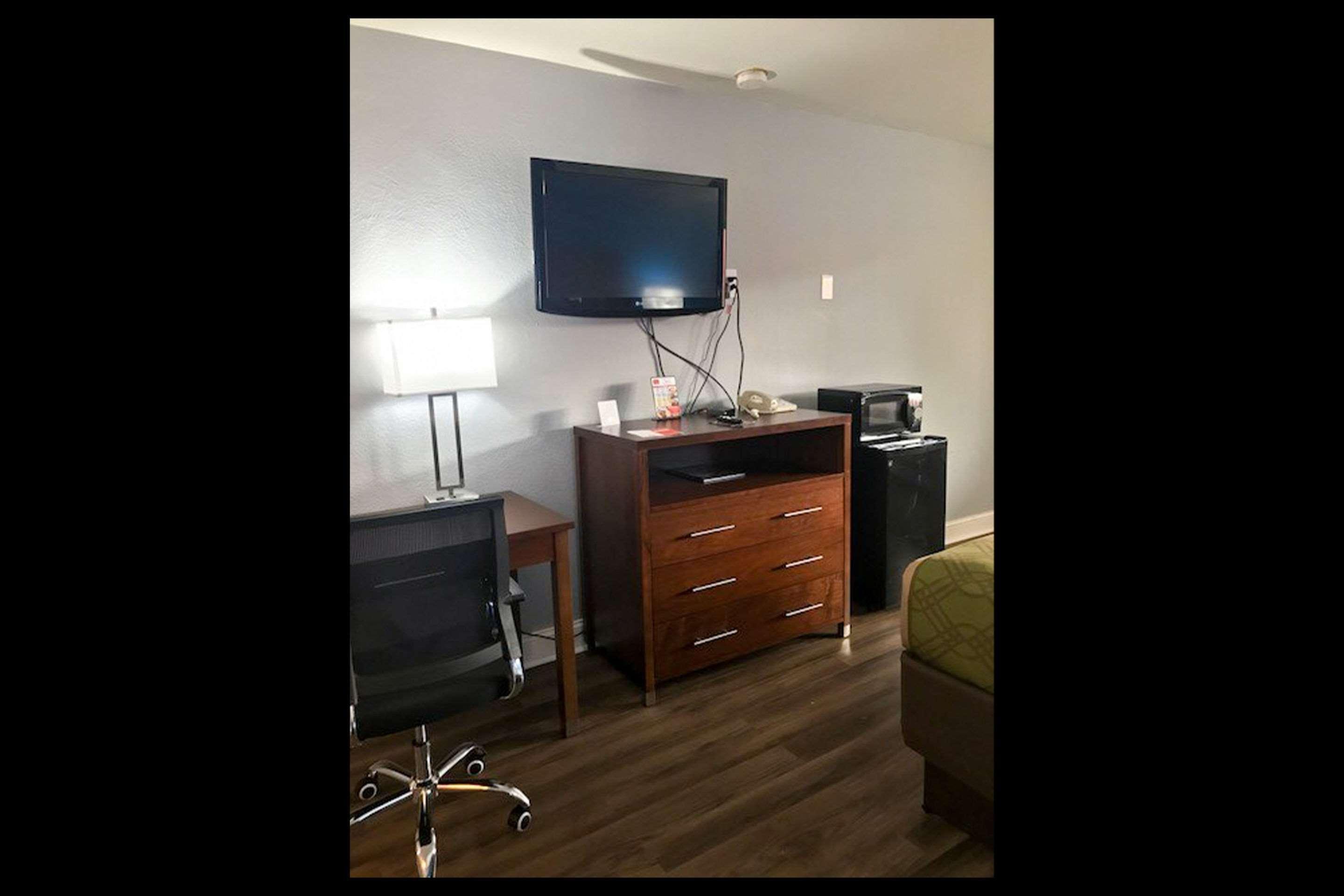 Econo Lodge Inn & Suites I-64 & Us 13 Вирджиния Бийч Екстериор снимка