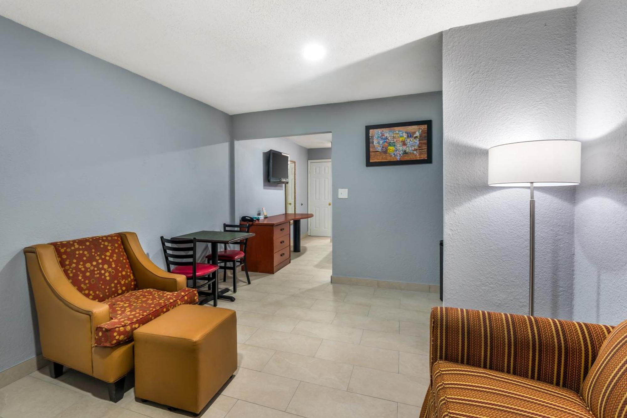 Econo Lodge Inn & Suites I-64 & Us 13 Вирджиния Бийч Екстериор снимка