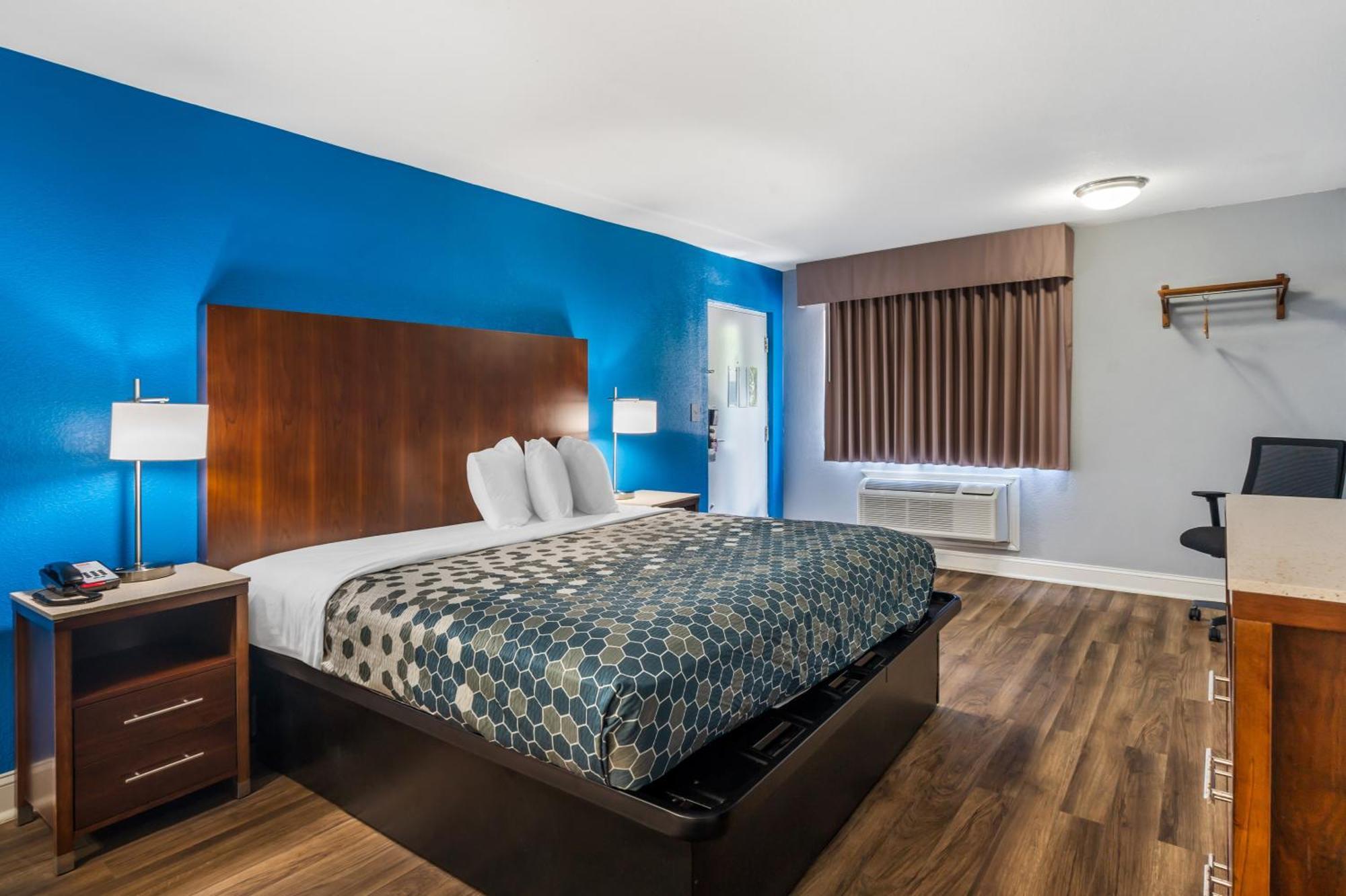 Econo Lodge Inn & Suites I-64 & Us 13 Вирджиния Бийч Екстериор снимка